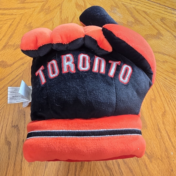 Toronto Raptors NBA Kids Plush Finger Hand Glove - Orange Stuffed Toy - Picture 2 of 3